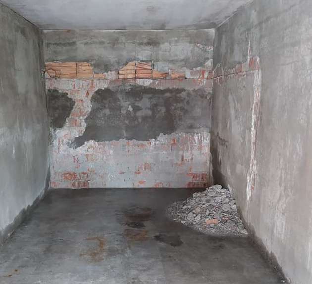 stacco intonaco infiltrazioni umidita sui muri